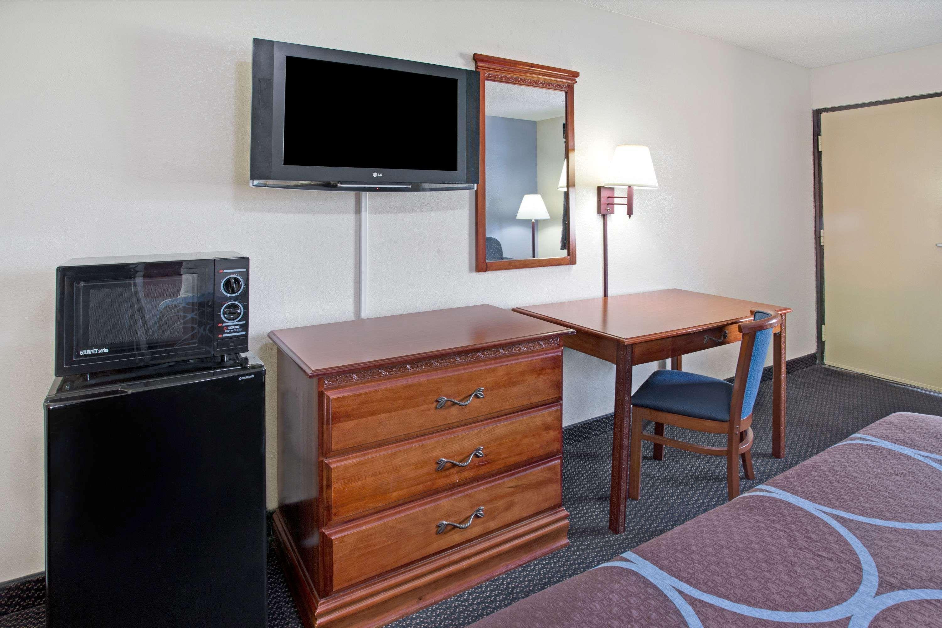 Super 8 By Wyndham Suwanee Exterior foto