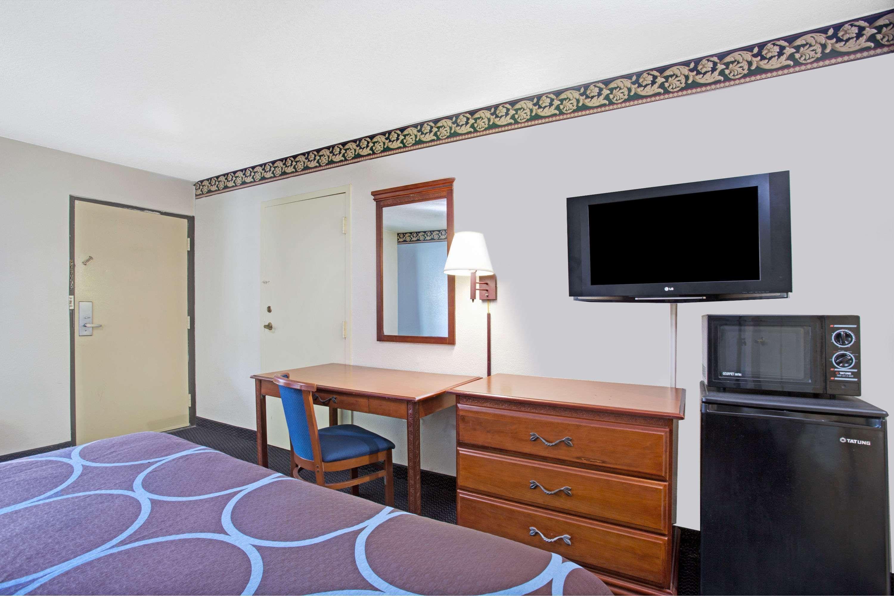 Super 8 By Wyndham Suwanee Exterior foto
