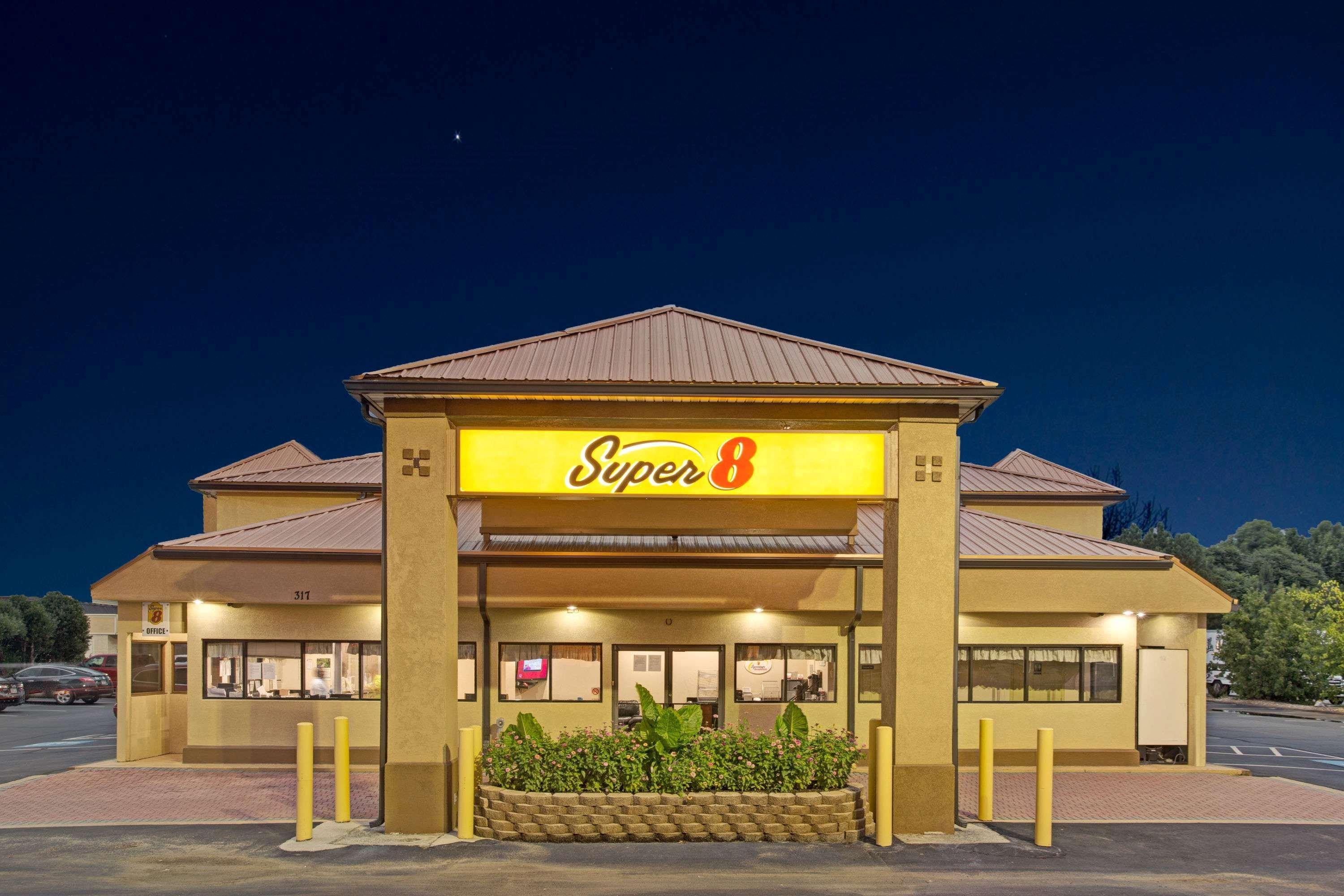 Super 8 By Wyndham Suwanee Exterior foto