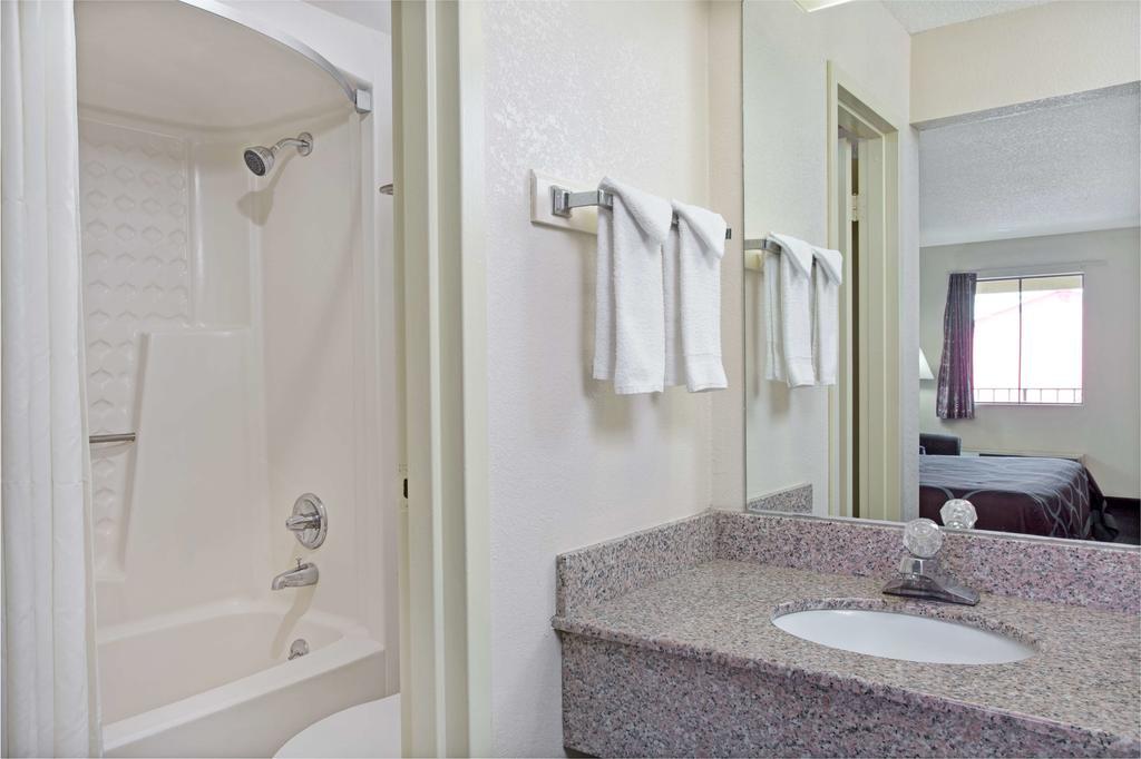 Super 8 By Wyndham Suwanee Exterior foto
